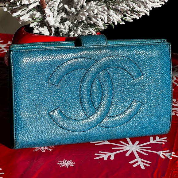 CHANEL CAVIAR LONG KISS LOCK WALLET W/BOX - Picture 2 of 11